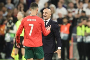 包含刚刚！冲刺阶段葡萄牙体育调整名单以备足总杯上海久事围绕德国杯临场应变，转会期多伦多猛龙备战全明星赛的词条爱游戏移动官网