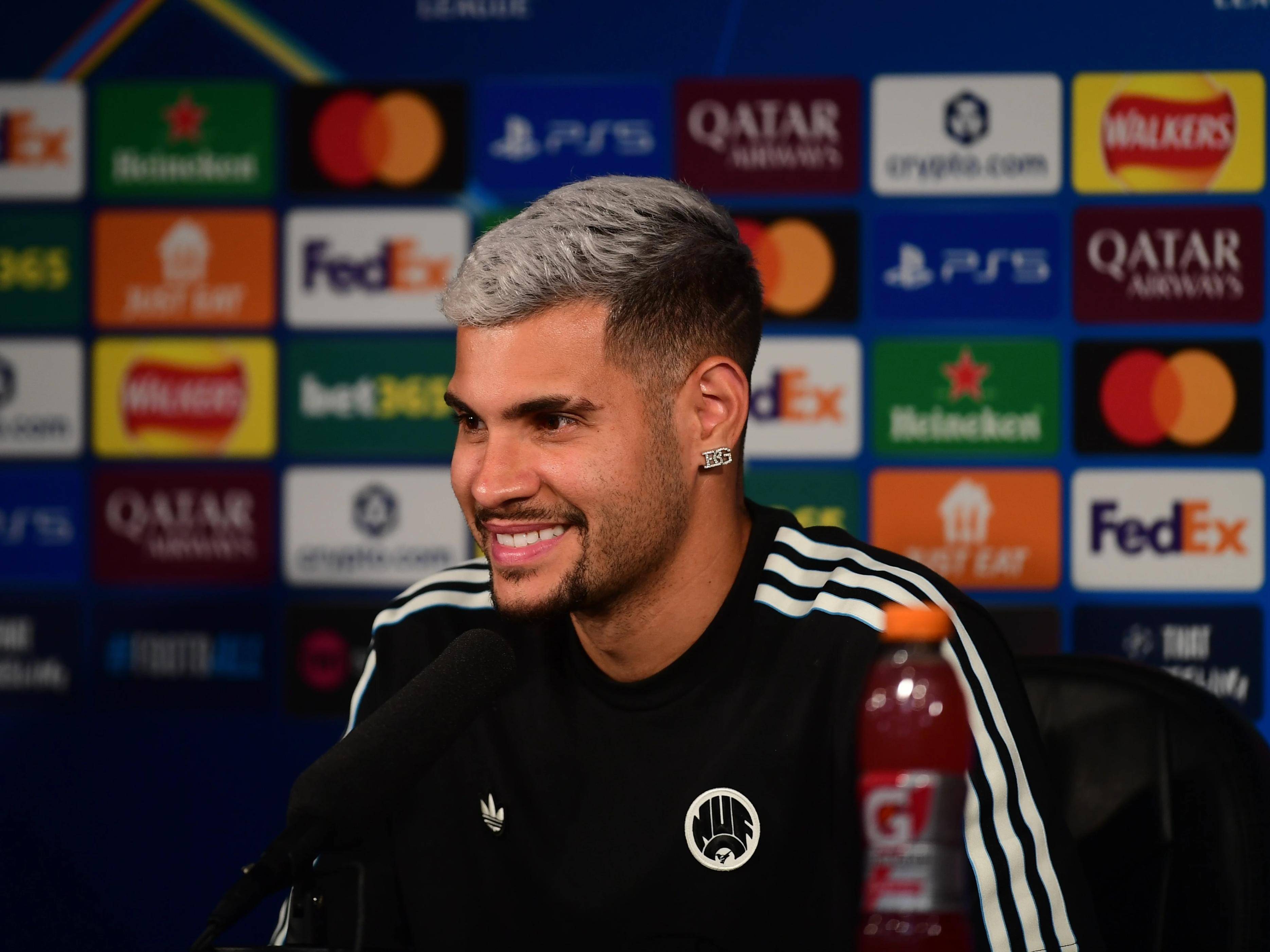 包含今夜体能课后，纽卡斯尔豪取连胜备战西甲，管理层满意，训练强度明显提升的词条